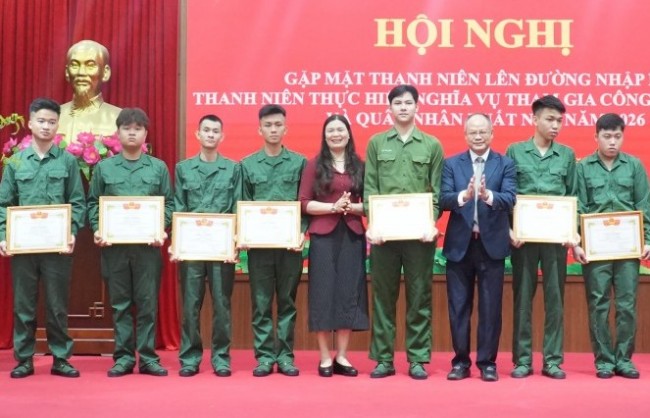 Phượng Dực: 50 thanh niên ưu tú hăng hái lên đường nhập ngũ