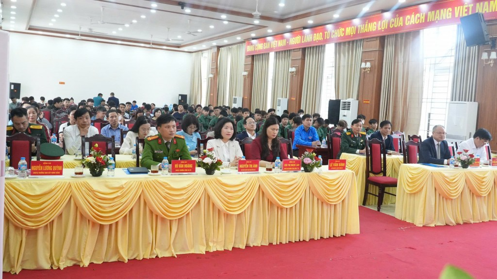 Các vị đại biểu tham dự chương trình 