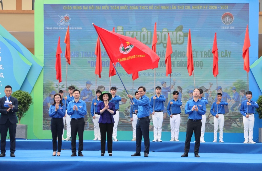 Bí thư Trung ương Đảng, Phó Thủ tướng Chính phủ Phạm Thị Thanh Trà và các đại biểu thực hiện nghi thức khởi động Tháng Thanh niên năm 2026 - Ảnh: VGP/Thu Giang