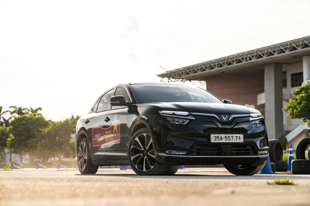 Cơ hội cuối thử vận may trúng xe máy điện khi mua VinFast VF 8