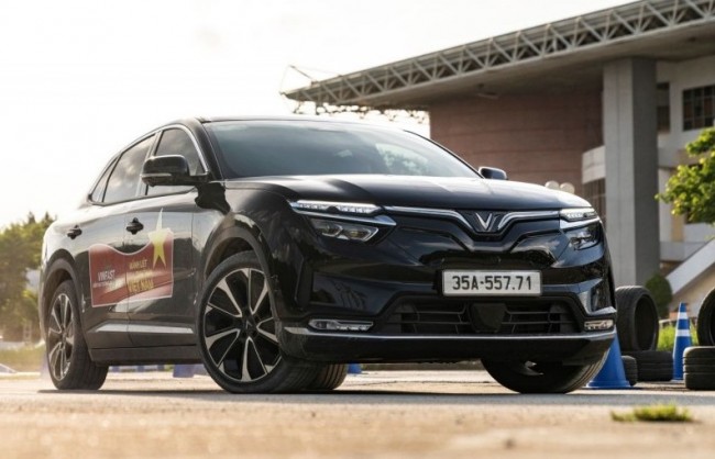 Cơ hội cuối thử vận may trúng xe máy điện khi mua VinFast VF 8