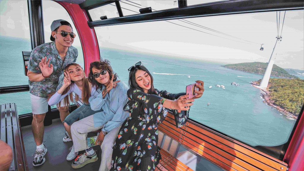 Cáp treo Hòn Thơm - cáp treo 3 dây dài nhất thế giới - là trải nghiệm được rất nhiều báo chí quốc tế ca ngợi