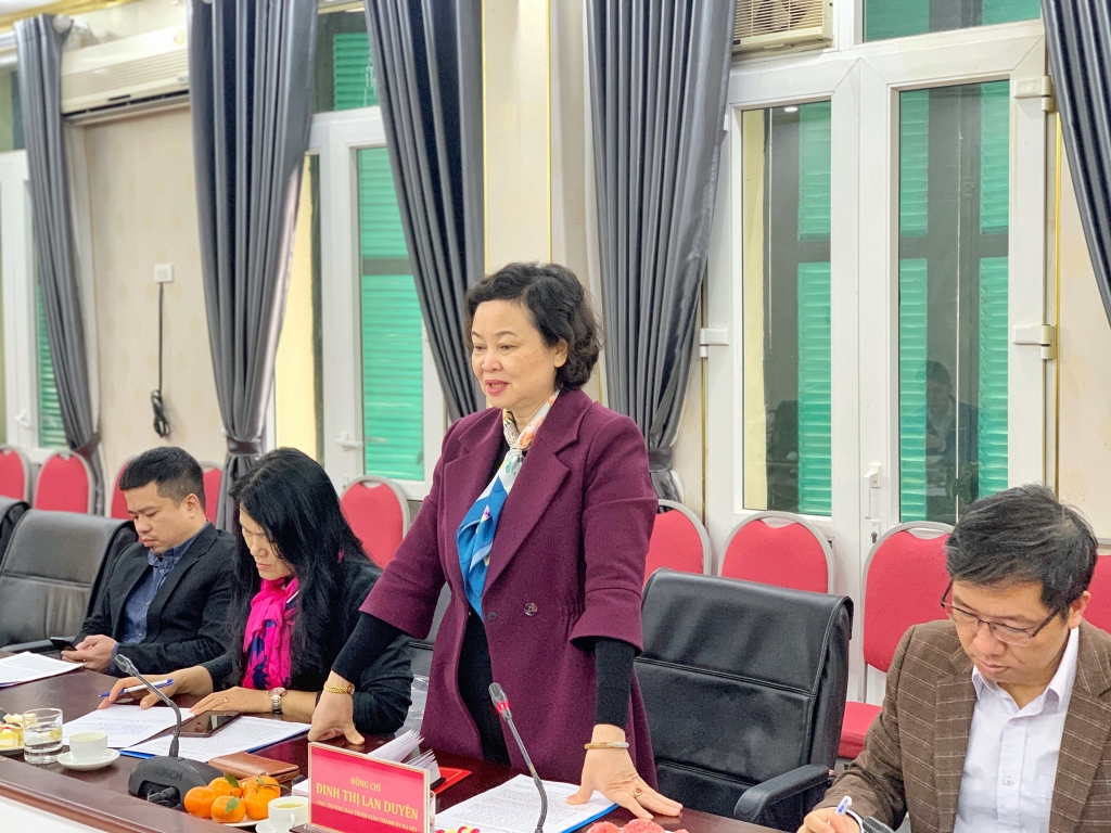 Đồng chí Đinh Thị Lan Duyên, Phó Trưởng ban Tuyên giáo Thành ủy Hà Nội phát biểu kết luận Hội nghị