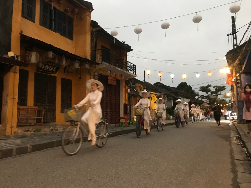 Áo dài xuống phố Áo dài xuống phố