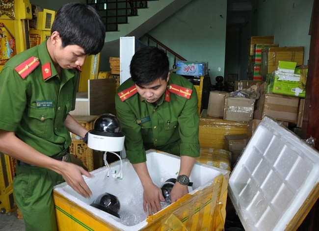 Đà Nẵng: Tạm giữ gần 200 thùng chứa linh kiện điện tử, thẻ chíp phục vụ sòng bạc