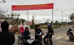 Quảng Nam: Người dân treo băng rôn phản đối Dự án Cầu Hưng -  Lai Nghi
