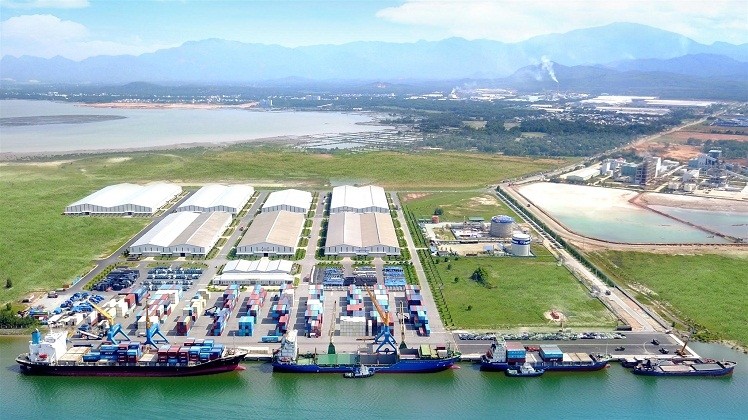 Cảng Chu Lai ngày càng được mở rộng để đạt mục tiêu trở thành Trung tâm logistics của vùng kinh tế trọng điểm miền Trung – Tây Nguyên (Ảnh: Trường Hải)