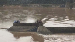 Quảng Trị: Phó Giám đốc Sở bị kiểm điểm vì không mặc áo phao trong vụ lật tàu trên sông