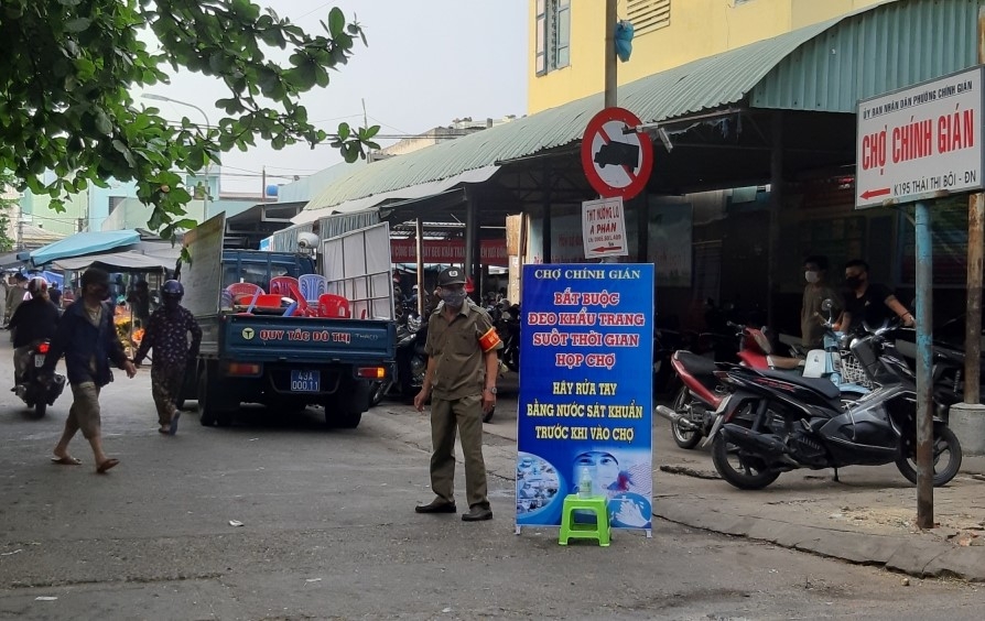 Đà Nẵng tăng cường phòng, chống dịch tại các chợ sau Tết Nguyên Đán (Ảnh: Phan Nguyên)