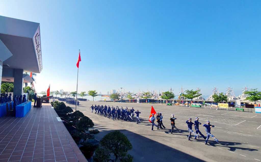 Các đơn vị duyệt đội ngũ trong Lễ ra quân huấn luyện năm 2022