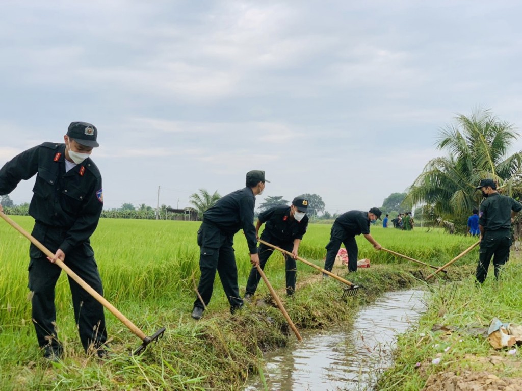 Tuổi trẻ Công anh tỉnh Bình Thuận tham gia