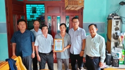 Quảng Nam: Dũng cảm truy bắt đối tượng lừa đảo, một nông dân ở Điện Bàn được khen thưởng