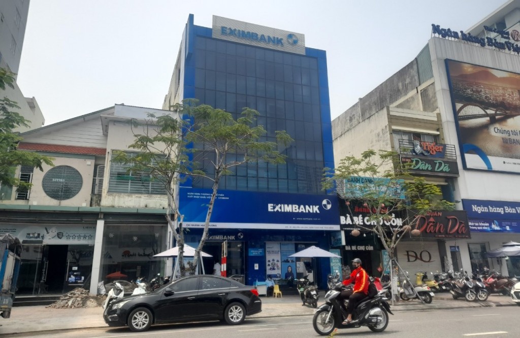 TRụ sở Eximbank Hùng Vương, đường Nguyễn Văn Linh, TP Đà Nẵng