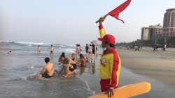 Chuyện về “biệt đội áo vàng” cứu hộ ven biển Đà Nẵng
