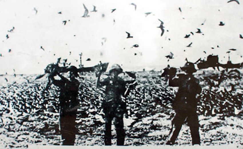 Giả phóng đảo Sơn Ca, quần đảo Trường Sa ngày 25-4-1975 (Ảnh tư liệu)