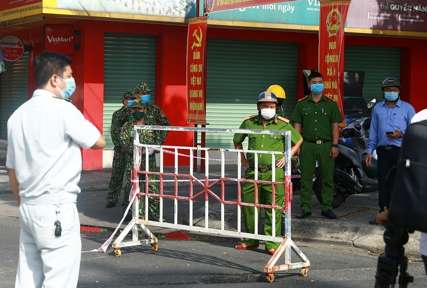 Đường Đống Đa bị phong tỏa vào sáng ngày 6/5 (Ảnh: Đ.N)