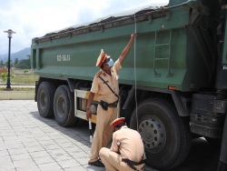 Quảng Nam: Buộc tháo dỡ, cắt bỏ thành, thùng xe chở vật liệu cơi nới chở quá tải trọng