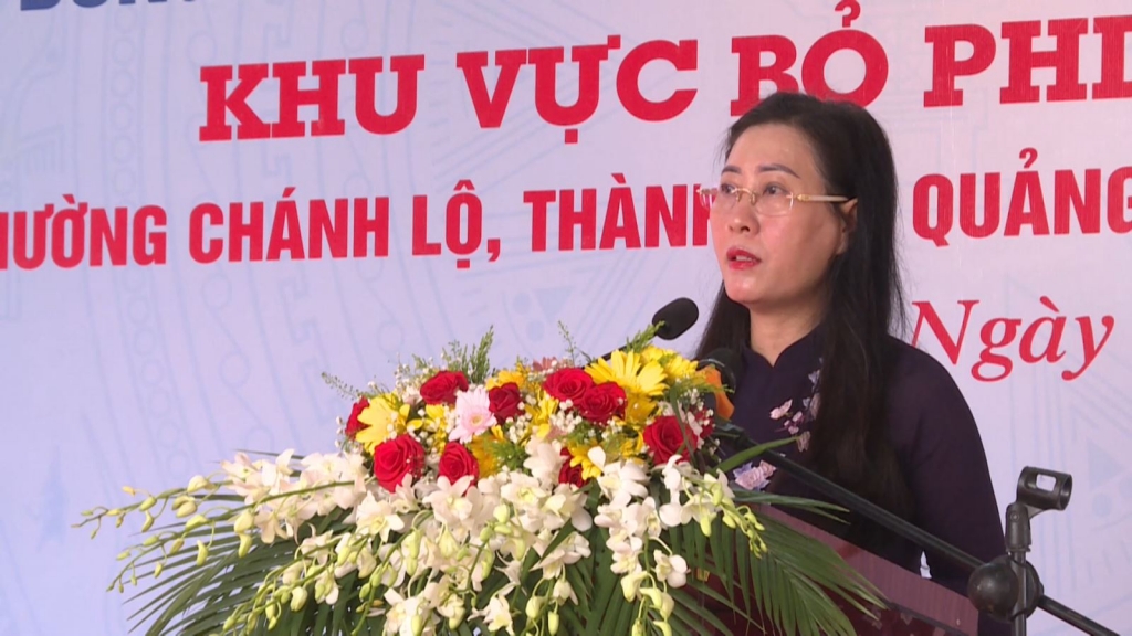 Bí thư tỉnh ủy, Chủ tịch HĐND tỉnh Bùi Thị Quỳnh Vân tham dự khai mạc và bỏ lá phiếu đầu tiên (Ảnh M.Hiền) 