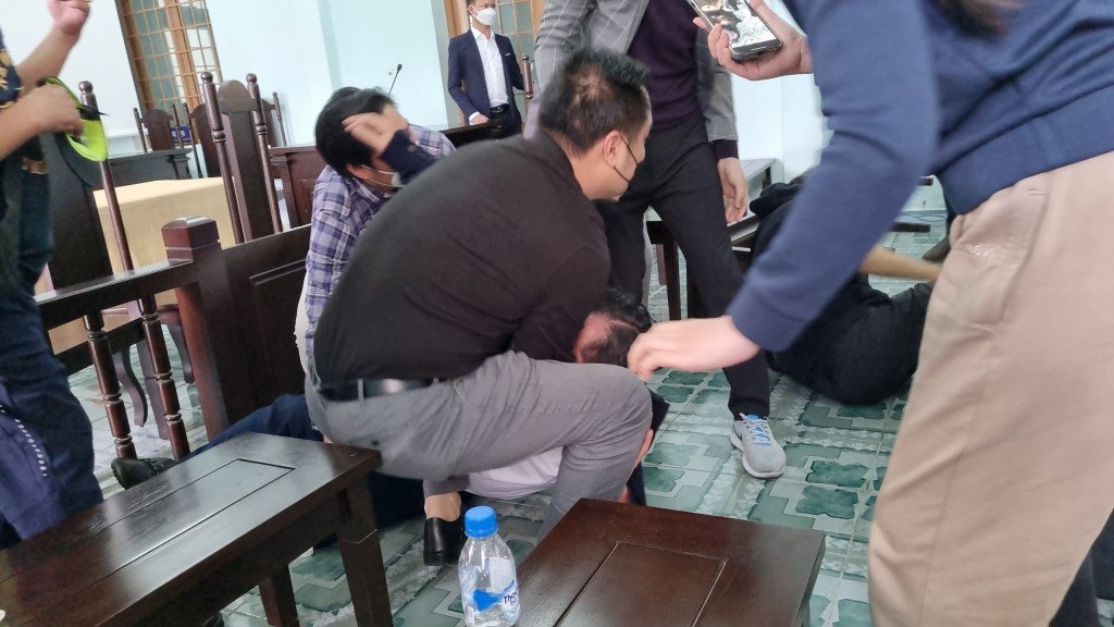 Giám đốc của Land Hà Hải uống thuốc diệt côn trùng tự tử ngay sau khi TAND quận Ngũ Hành Sơn (TP Đà Nẵng) tuyên án ngày 8/12/2021