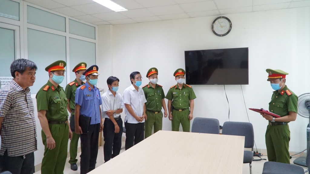 Cơ quan CSĐT thực hiện các thủ tục khởi tố thêm 3 đối tượng trong đường dây kê khống mộ giả