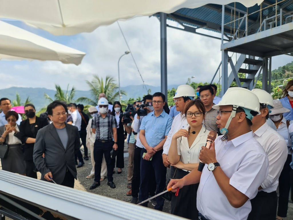 Các nhà đầu tư đi thực địa tại các dự án trọng điểm của TP Đà Nẵng (Ảnh: PV)