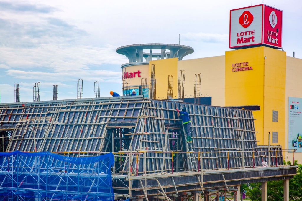 Regal Pavillon làm việc xuyên suốt 3 ca/ngày để đạt tiến độ thần tốc 