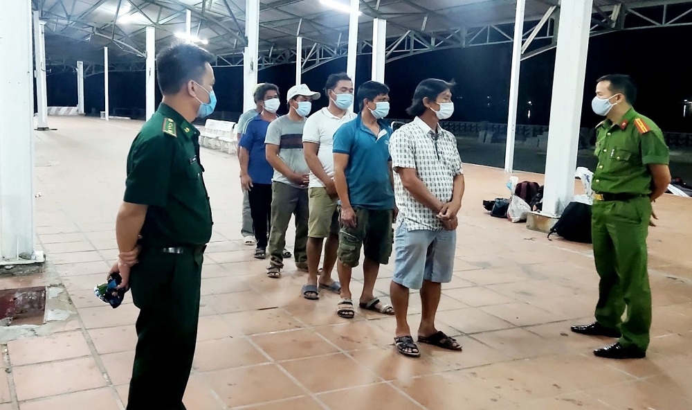3153 lang co bat 6 doi tuong tron khoi vung dich