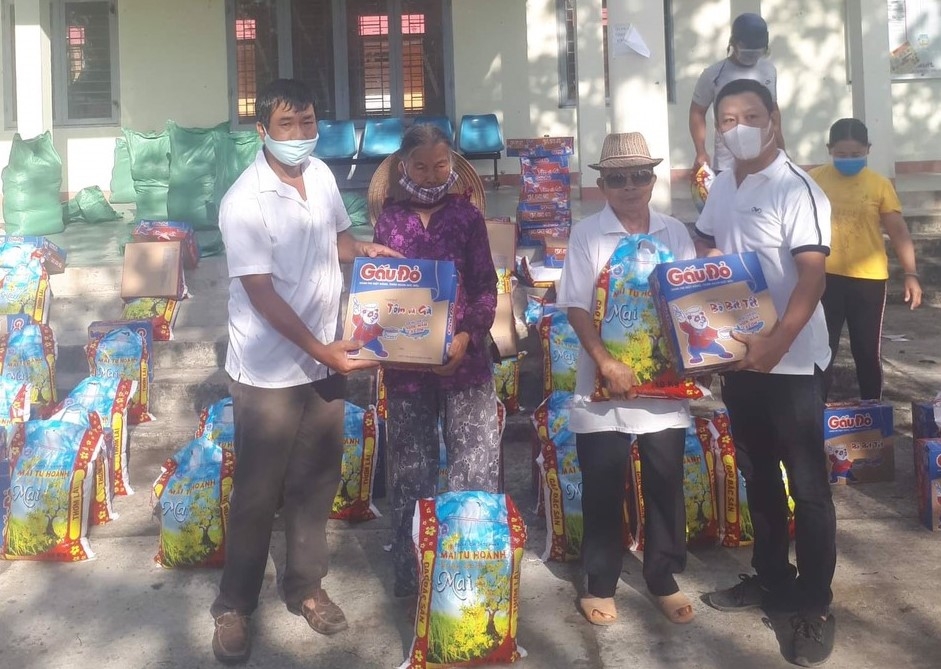 200 phần quà đã được trao tặng cho những người dân bị ảnh hưởng bởi dịch Covid - 19 4650 tq3