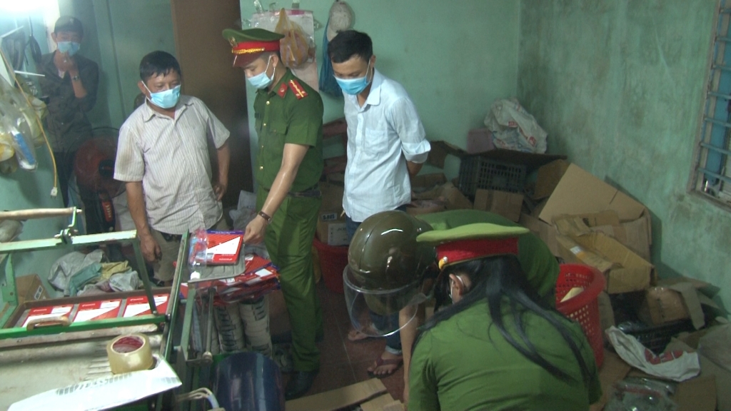 Công an kiểm tra các cơ sở của ông Thạnh