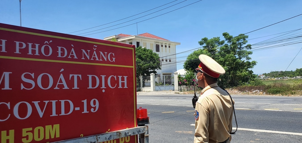 các phương tiện vào TP Đà Nẵng chỉ đi qua 3 chốt kiểm soát dịch liên ngành 