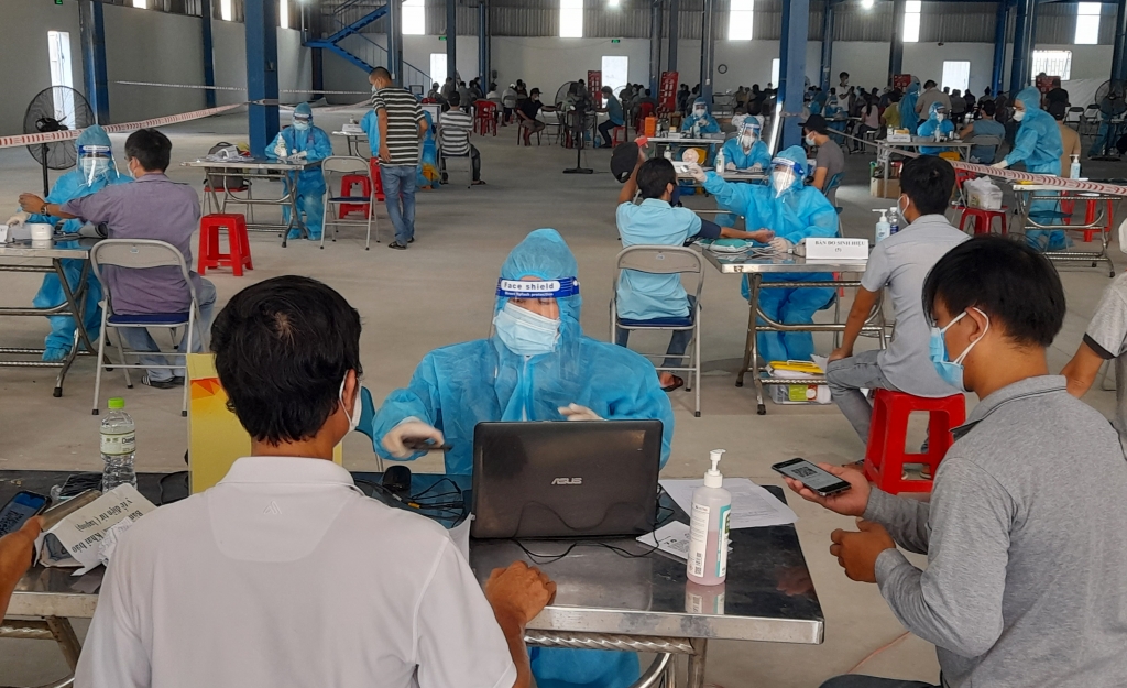 Đà nẵng tổ chức tiêm vắc xin cho công nhân tại các khu công nghiệp trên địa bàn (Ảnh: ND)