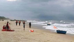 Quảng Nam: Tắm biển cùng nhóm bạn, một học sinh lớp 8 mất tích
