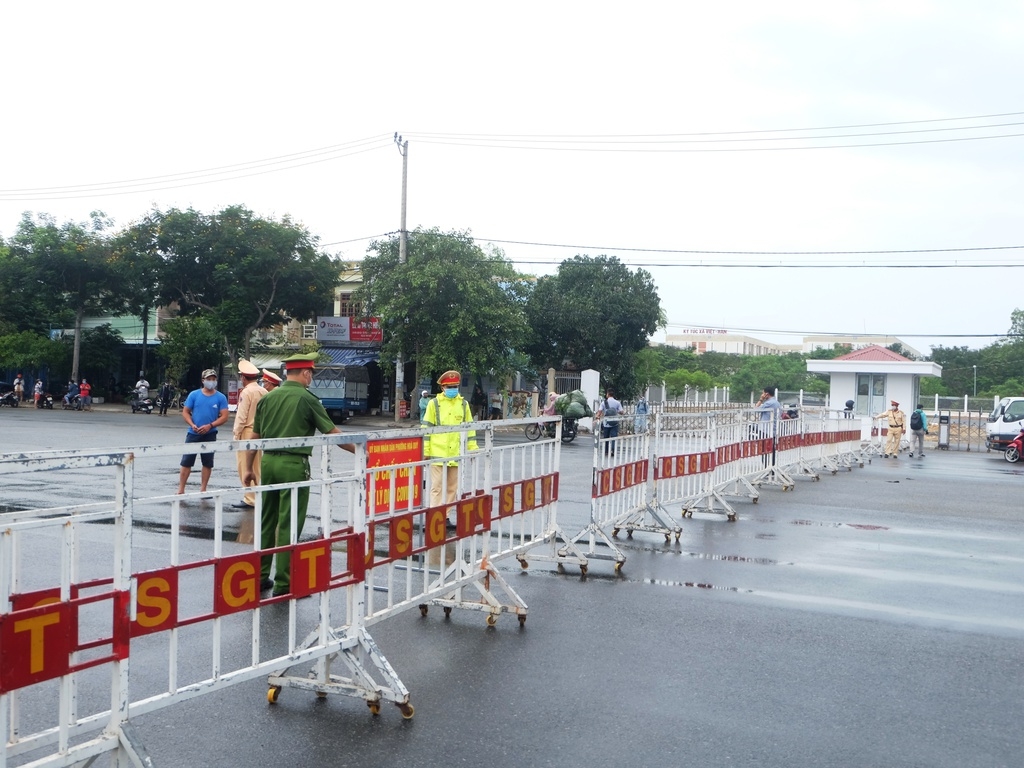 Công dân đến/về TP Đà Nẵng phải khai báo y tế quét mã QR hợp lệ tại các chốt kiểm soát trước khi vào thành phố (Nguồn TTKSBT) 
