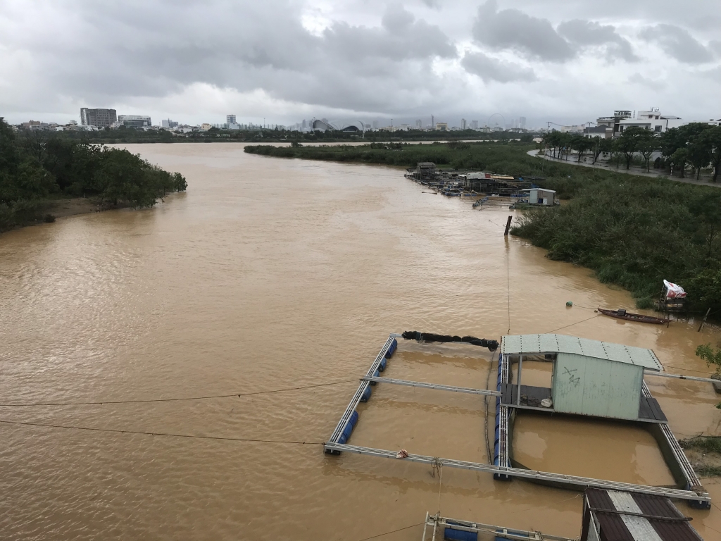 Cảnh báo lũ quét, sạt lở đất vùng núi, ngập lụt lớn ven sông, vùng trũng thấp, đặc biệt là huyện Hòa Vang và quận Cẩm Lệ 