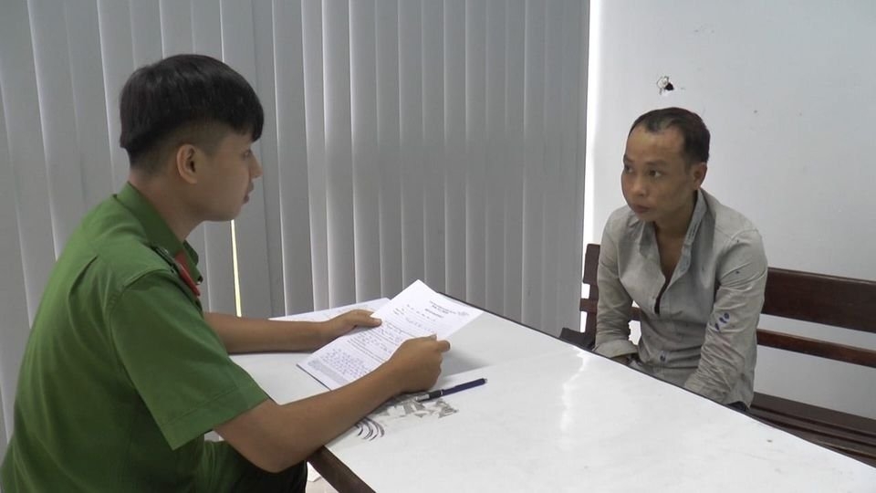 Đối tượng tại cơ quan công an (Ảnh CTV) 