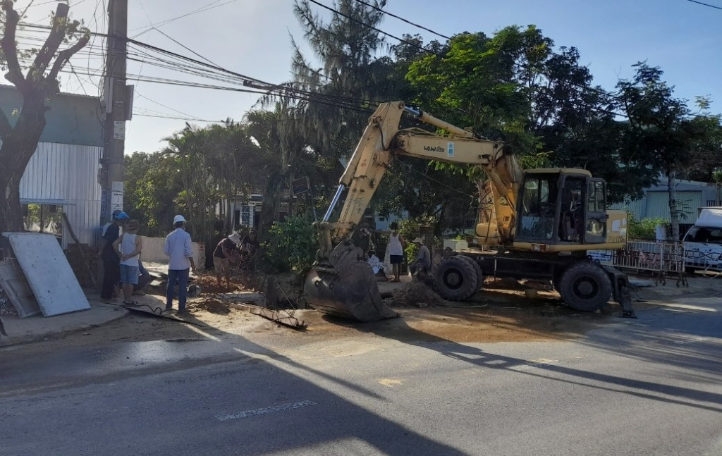 Một đơn vị đang thi công khắc phục