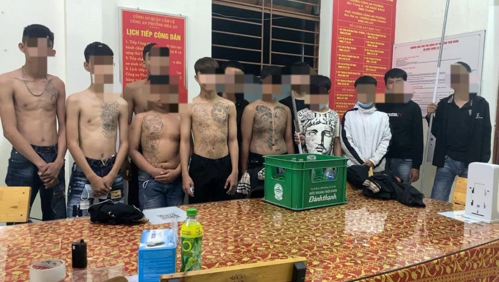Công an quận Cẩm Lệ, TP Đà Nẵng bắt giữ nhóm đối tượng 12-16 tuổi tổ chức đánh nhau bằng vũ khí nguy hiểm (Ảnh CA quận Cẩm Lệ)