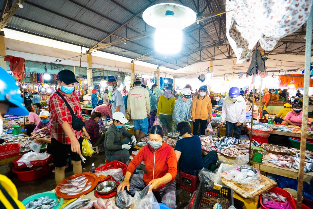 Chợ trung tâm giữa khu đô thị luôn sầm uất và đóng vai trò trung tâm kinh tế thương mại động lực cho khu vực Điện Nam – Điện Ngọc