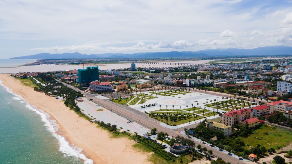 Cùng với Nha Trang và Quy Nhơn, TP Tuy Hòa vươn mình mạnh mẽ với hàng loạt công trình hạ tầng trọng điểm, thu hút các nguồn đầu tư đổ về.  