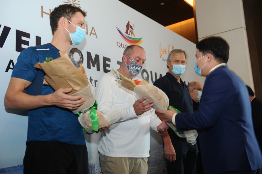 Quảng Nam: 50 du khách quốc tế đến Hội An bất ngờ trước sự chào đón chân tình