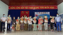 Quảng Nam: Quà tết đến sớm với người dân xã Duy Trung