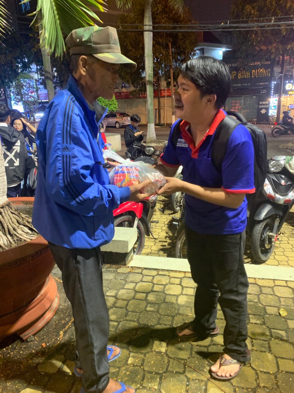 Chấn Sang luôn gắn mình với các công việc thiện nguyện như một lẽ thường