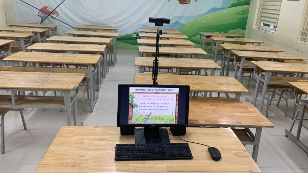 Trường THCS Phan Đình Giót chuẩn bị chu đáo các thiết bị công nghệ để dạy trực tiếp và trực tuyến