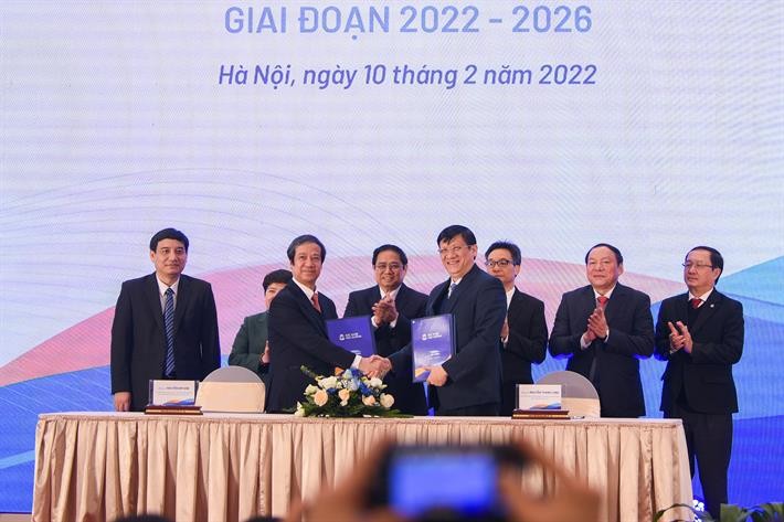 Bộ trưởng Bộ GDĐT Nguyễn Kim Sơn và Bộ trưởng Bộ Y tế Nguyễn Thanh Long ký kết Chương trình phối hợp về công tác y tế trường học và chăm sóc sức khỏe trẻ em, học sinh, sinh viên giai đoạn 2022-2026