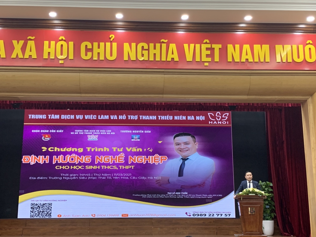 Ths Lê Anh Tuấn chia sẻ tại chương trình những bí quyết giúp học sinh lựa chọn nghề nghiệp