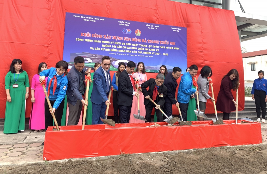 Lễ khởi công xây dựng sân chơi thể thao cho thiếu nhi tại trường THCS Dục Tú Lễ khởi công xây dựng sân chơi thể thao cho thiếu nhi tại trường THCS Dục Tú