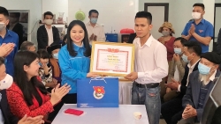 Người hùng Nguyễn Ngọc Mạnh giao lưu Gương người tốt, việc tốt do báo Tuổi trẻ Thủ đô tổ chức