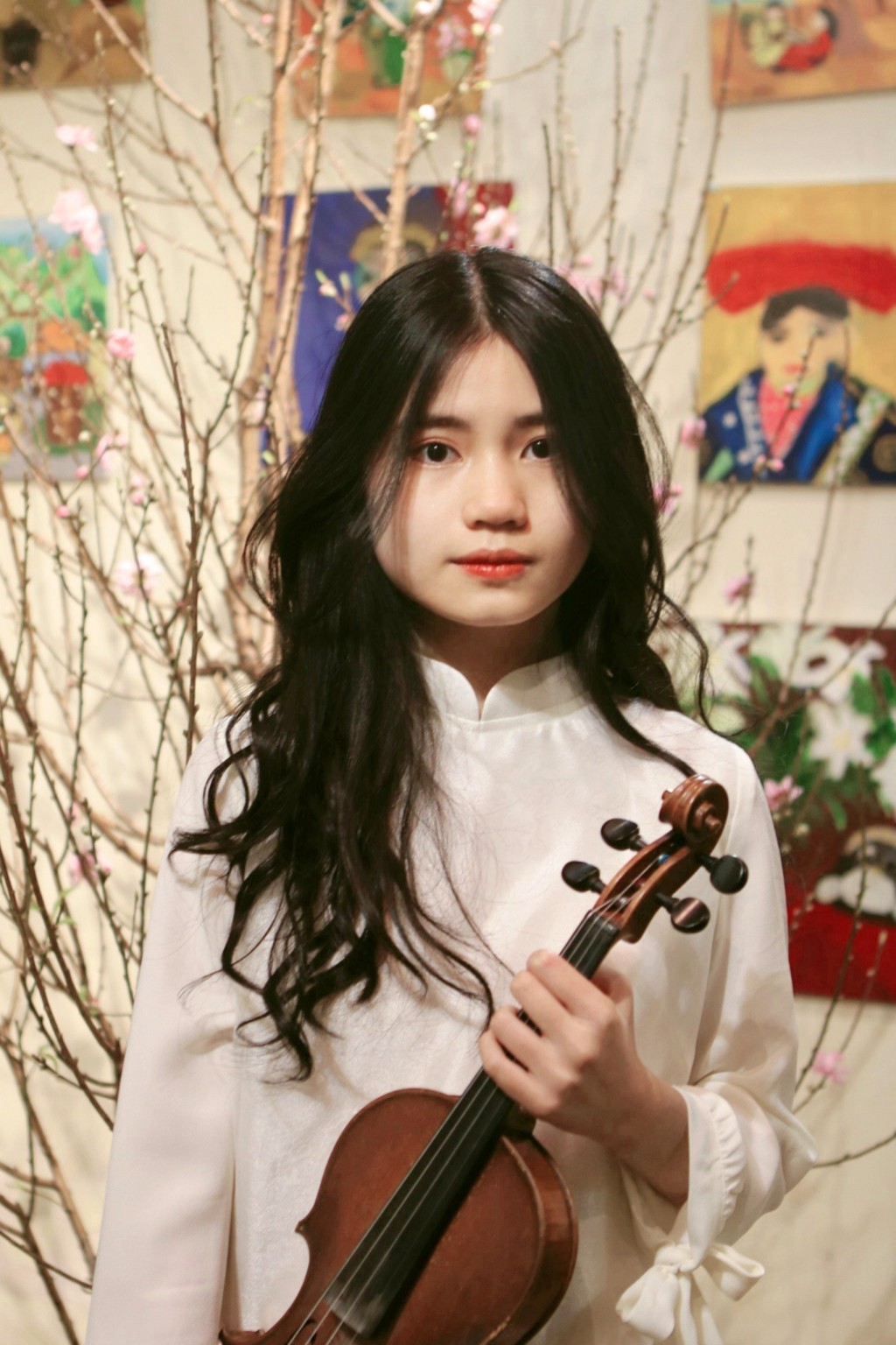 Nguyễn Nguyên Lê cùng nhạc cụ Violin yêu thích