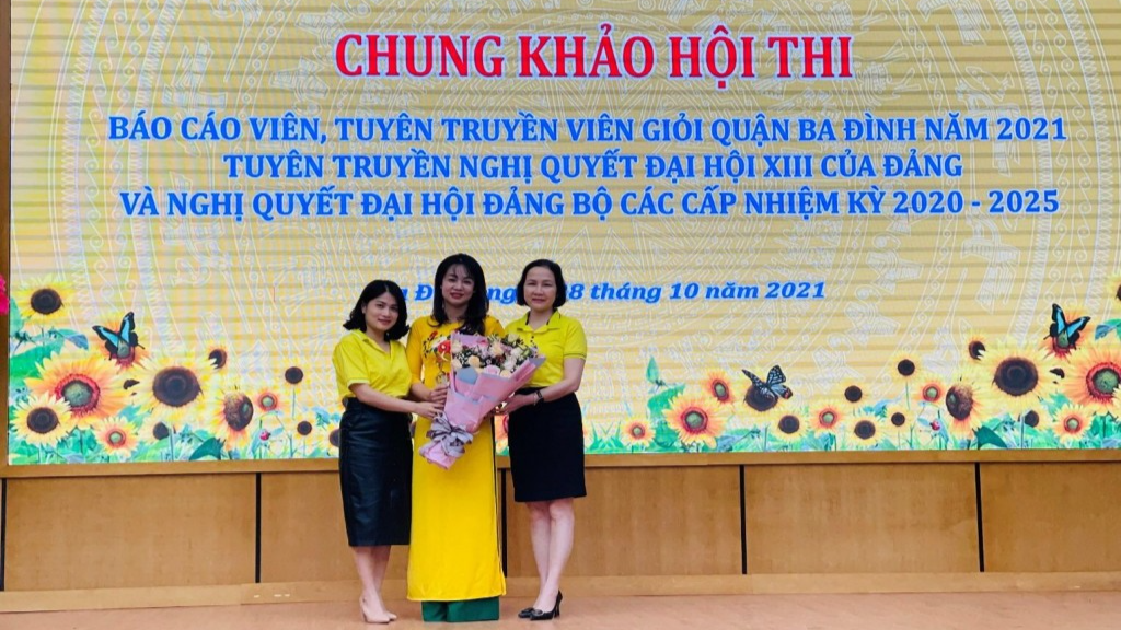 Cô giáo Nguyễn Thanh Lan tại Hội thi Báo cáo viên, tuyên truyền viên giỏi cấp quận