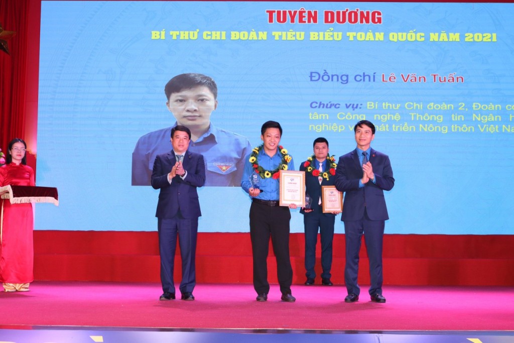 Anh Lê Văn Tuấn được Trung ương Đoàn tuyên dương gương Bí thư chi Đoàn tiêu biểu toàn quốc năm 2021